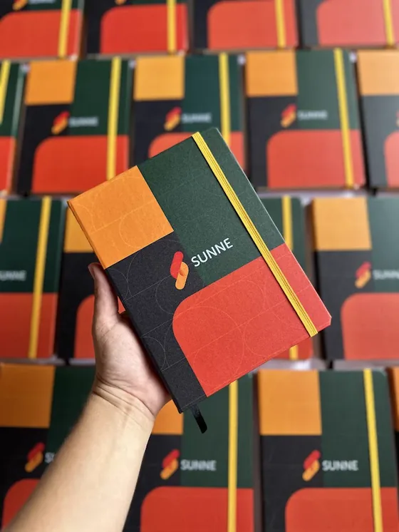 Cadernetas coloridas personalizadas